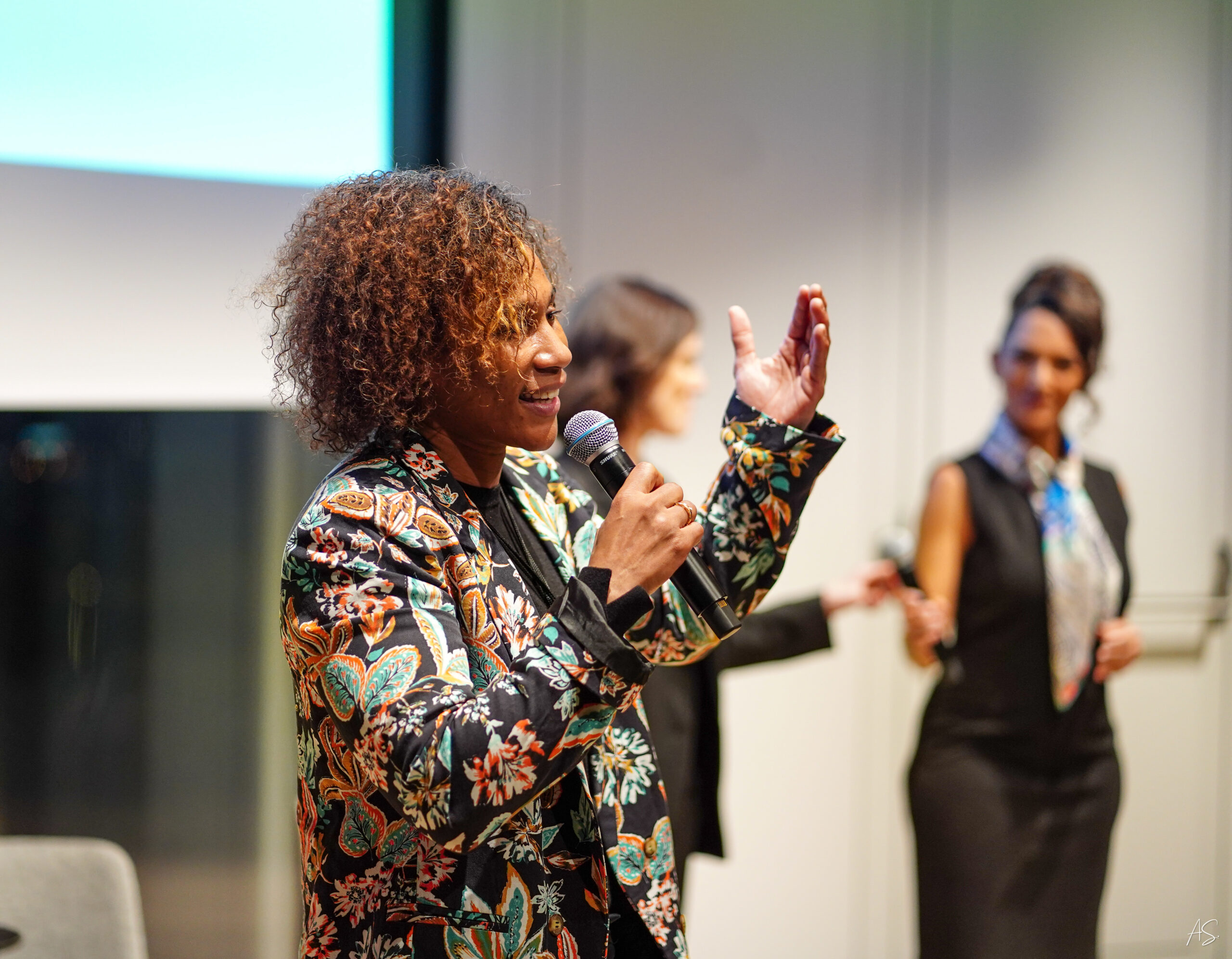 Asma Niang — 5 Stars Event Conference